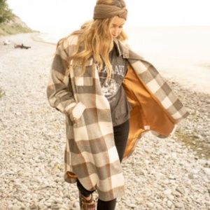 The Lake Jacket size L - Canoe and Lake - wears more like an XL.